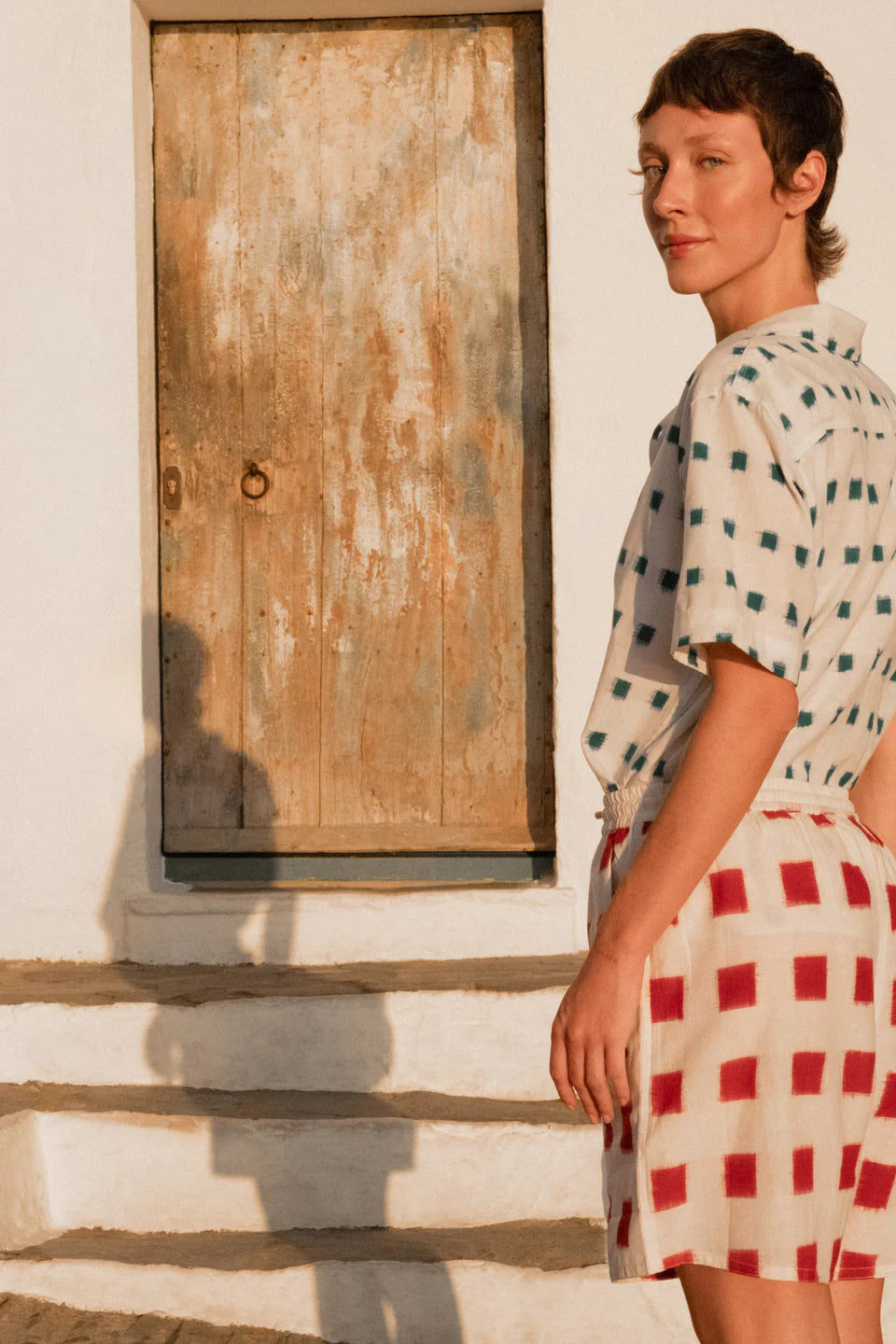 aura hand-woven cotton shirt in white and blue