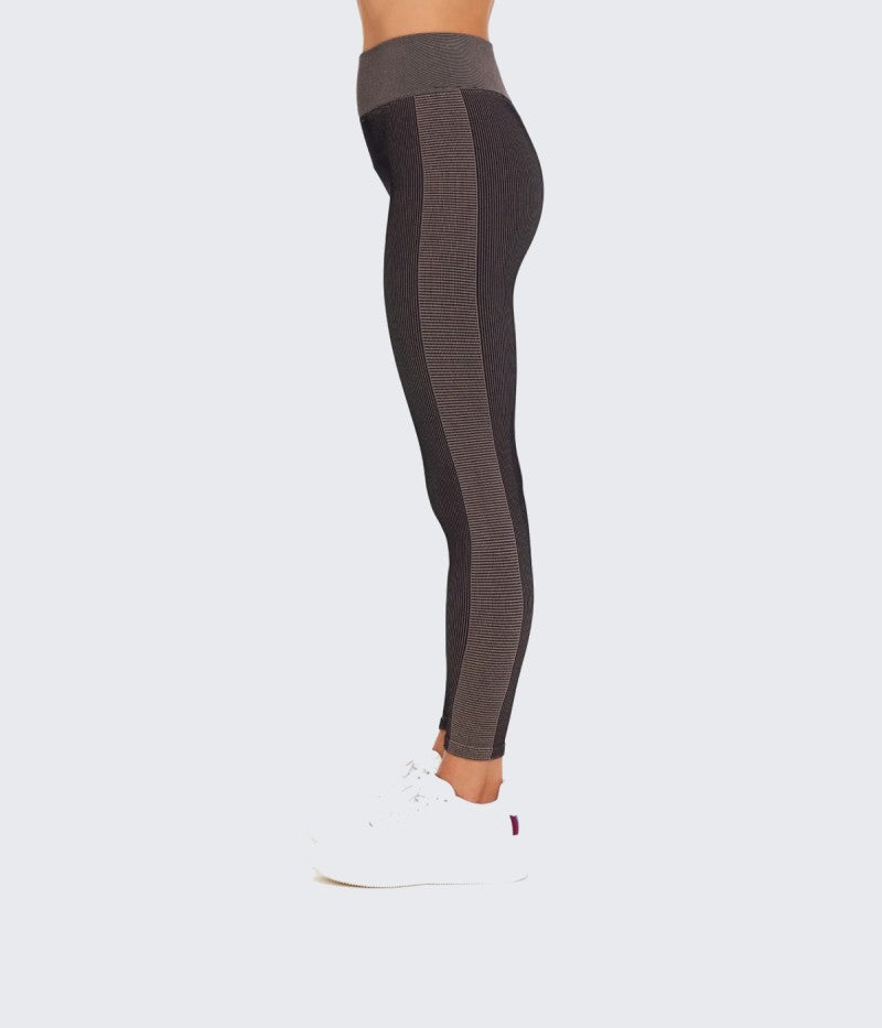 Ribbed Seamless 25in Midi Pant