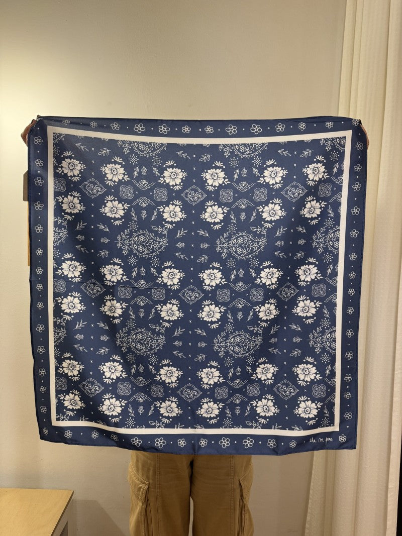 Lyon Scarf